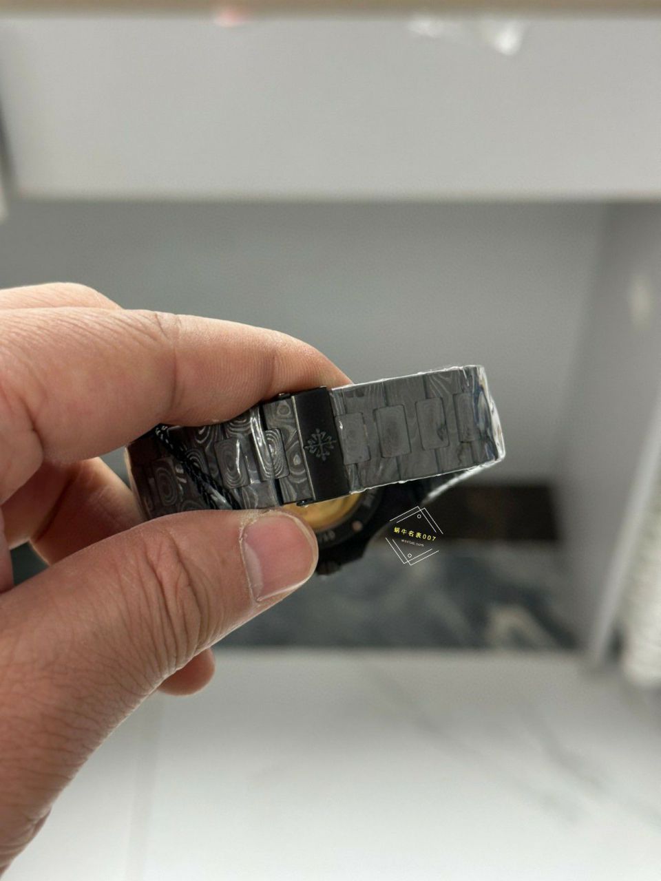  Video analysis PATEK PHILIPPE   PATEK PHILIPPE  carbon fiber DIW  Nautilus 5711  / BD389