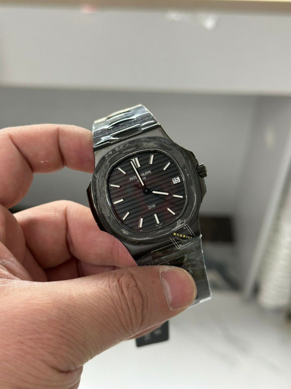  Video analysis PATEK PHILIPPE   PATEK PHILIPPE  carbon fiber DIW  Nautilus 5711  / BD389