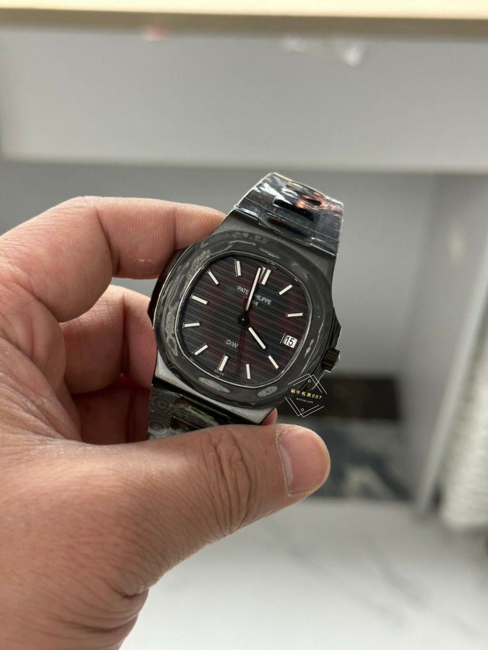  Video analysis PATEK PHILIPPE   PATEK PHILIPPE  carbon fiber DIW  Nautilus 5711  / BD389