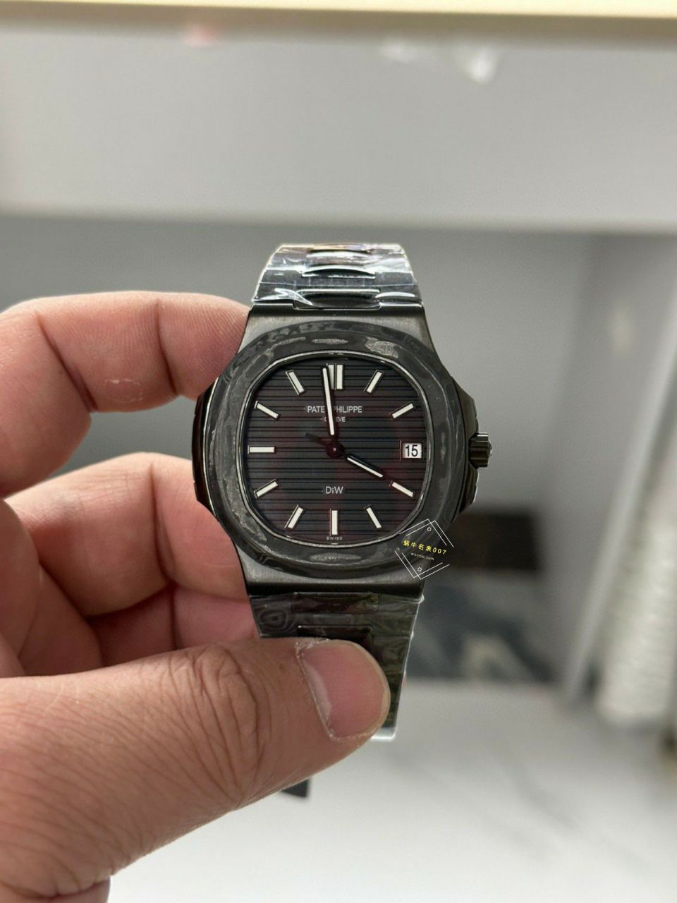  Video analysis PATEK PHILIPPE   PATEK PHILIPPE  carbon fiber DIW  Nautilus 5711  / BD389