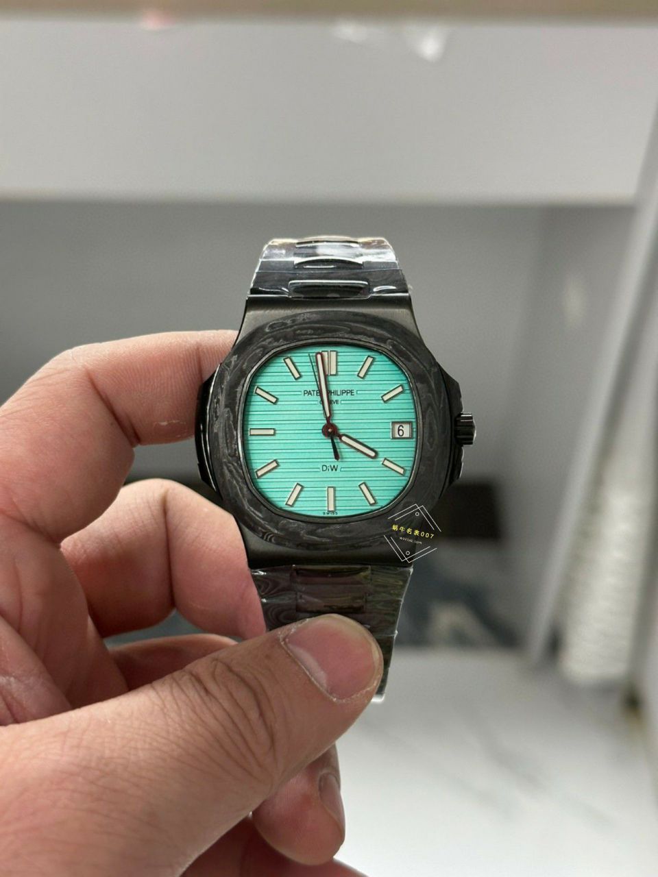  Video analysis PATEK PHILIPPE   PATEK PHILIPPE  carbon fiber DIW  Nautilus 5711  / BD389
