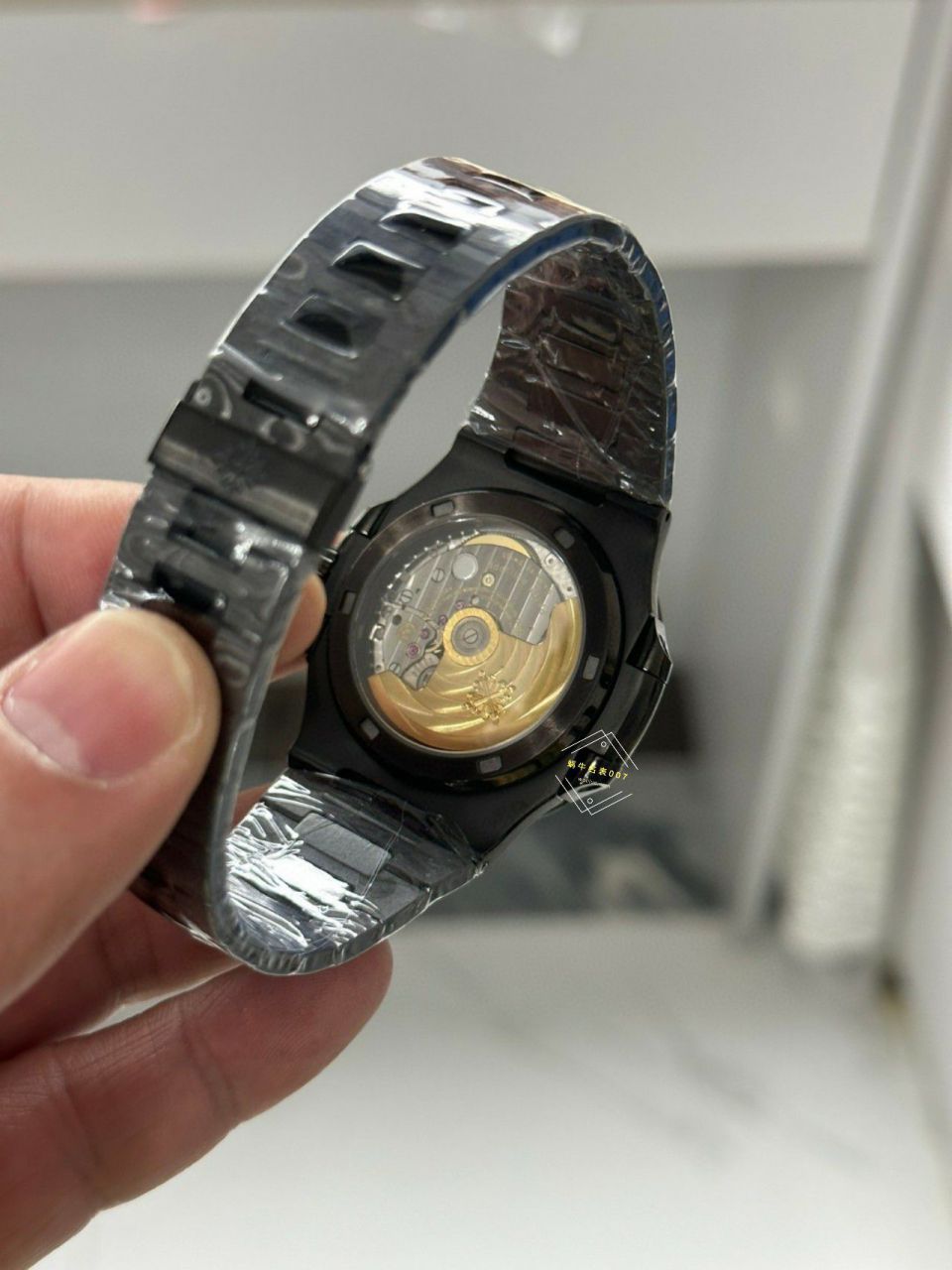  Video analysis PATEK PHILIPPE   PATEK PHILIPPE  carbon fiber DIW  Nautilus 5711  / BD389