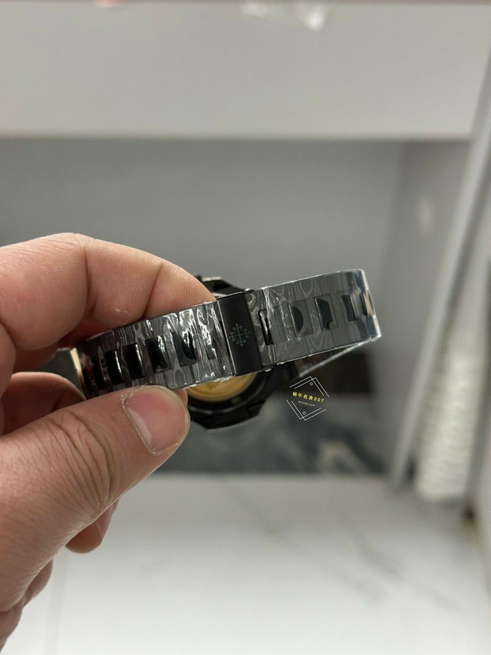  Video analysis PATEK PHILIPPE   PATEK PHILIPPE  carbon fiber DIW  Nautilus 5711  / BD389