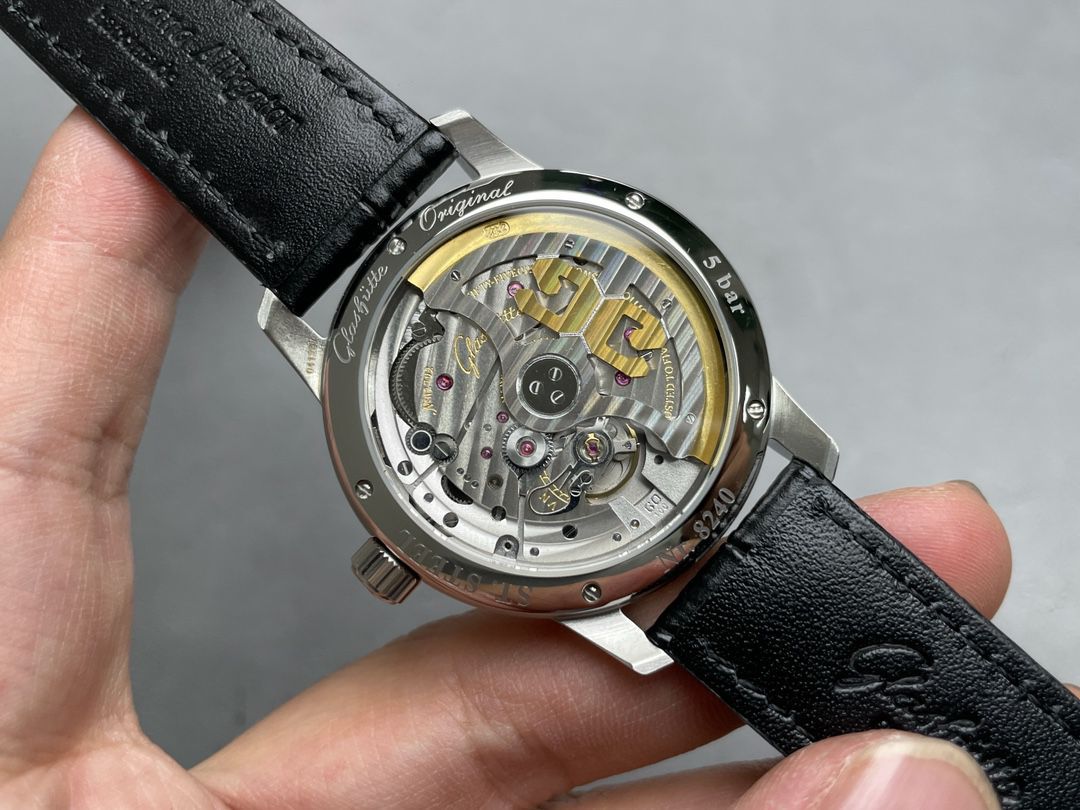  Video analysis glashuette original原创议员月相 top  Replica Copy 100-04-05-12-30，1-36-04-01-02-61，1-36-24-02-05-62 / GLA070