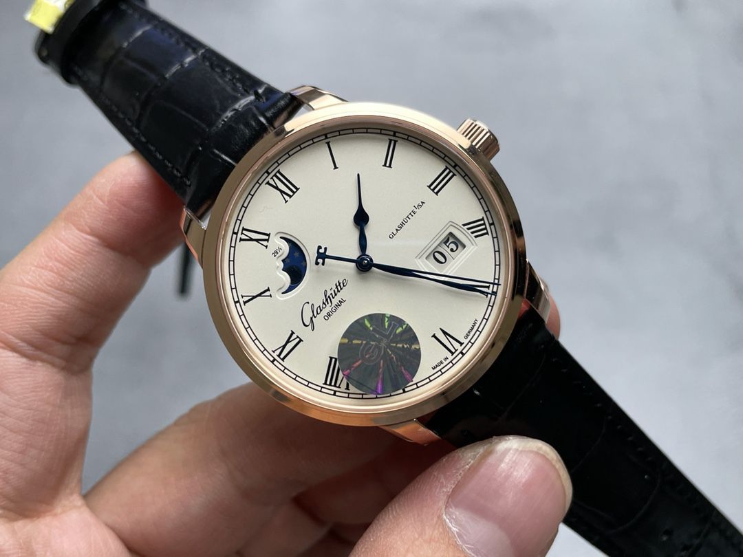  Video analysis glashuette original原创议员月相 top  Replica Copy 100-04-05-12-30，1-36-04-01-02-61，1-36-24-02-05-62 / GLA070