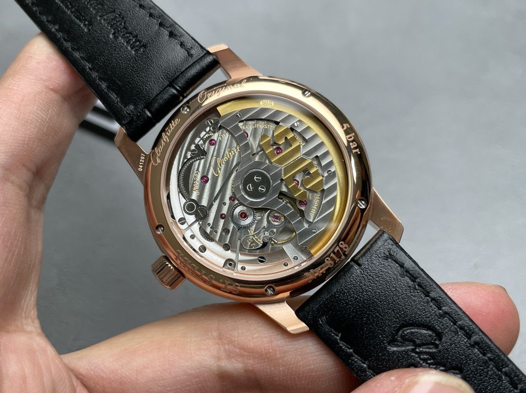  Video analysis glashuette original原创议员月相 top  Replica Copy 100-04-05-12-30，1-36-04-01-02-61，1-36-24-02-05-62 / GLA070