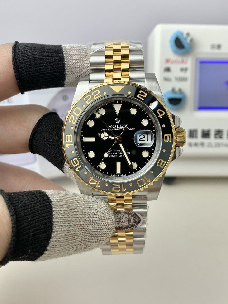  Video analysis clean Rolex  GMT MASTER II Perfect  Replica  Replica 新款皮蛋圈m126710grnr-0003 wrist watches  / R866
