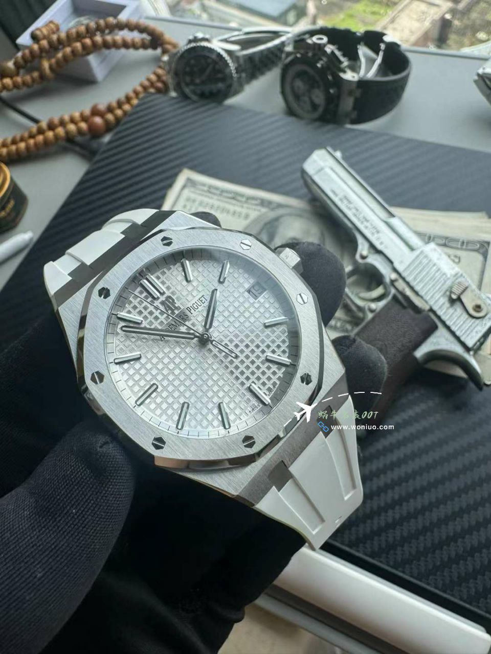  Video analysis APSAudemars Piguet 皇家橡树 High quality  Replica  Replica 一体机15500ST.OO.1220ST.04橡胶 watchband   / AP279