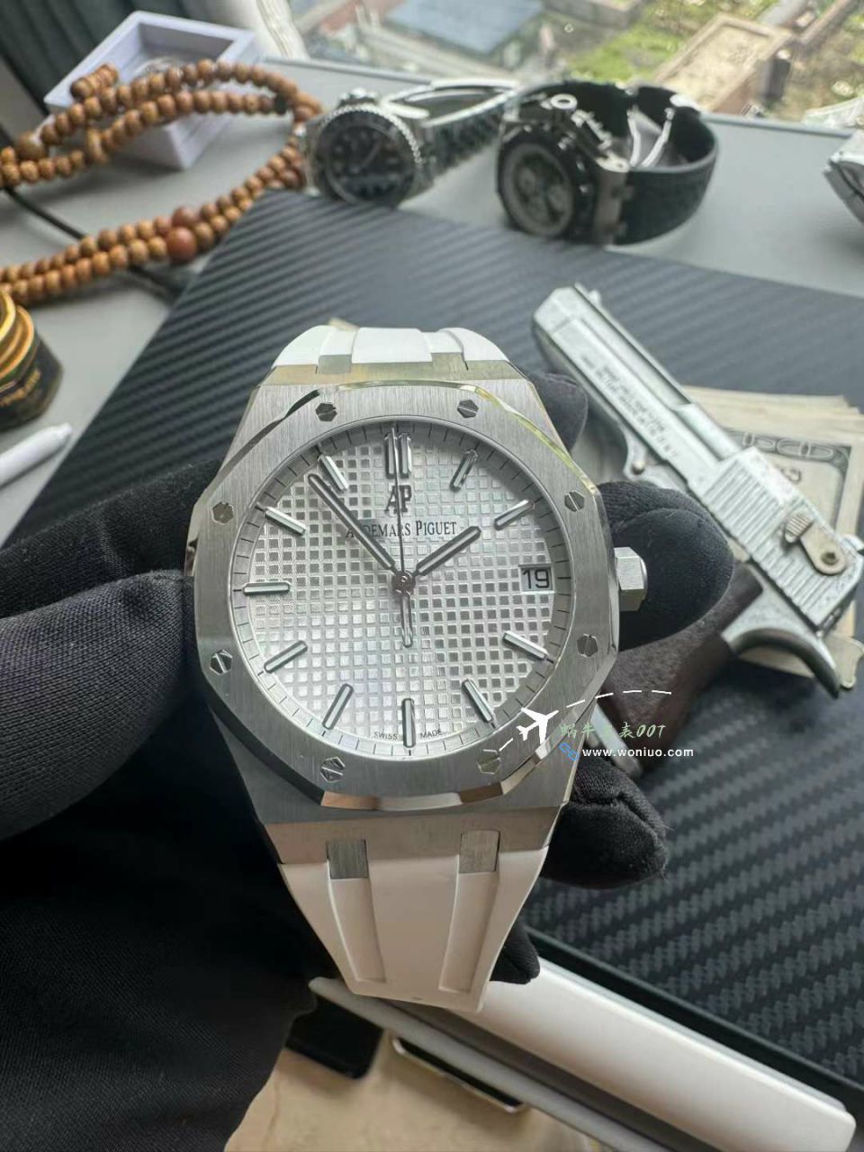  Video analysis APSAudemars Piguet 皇家橡树 High quality  Replica  Replica 一体机15500ST.OO.1220ST.04橡胶 watchband   / AP279