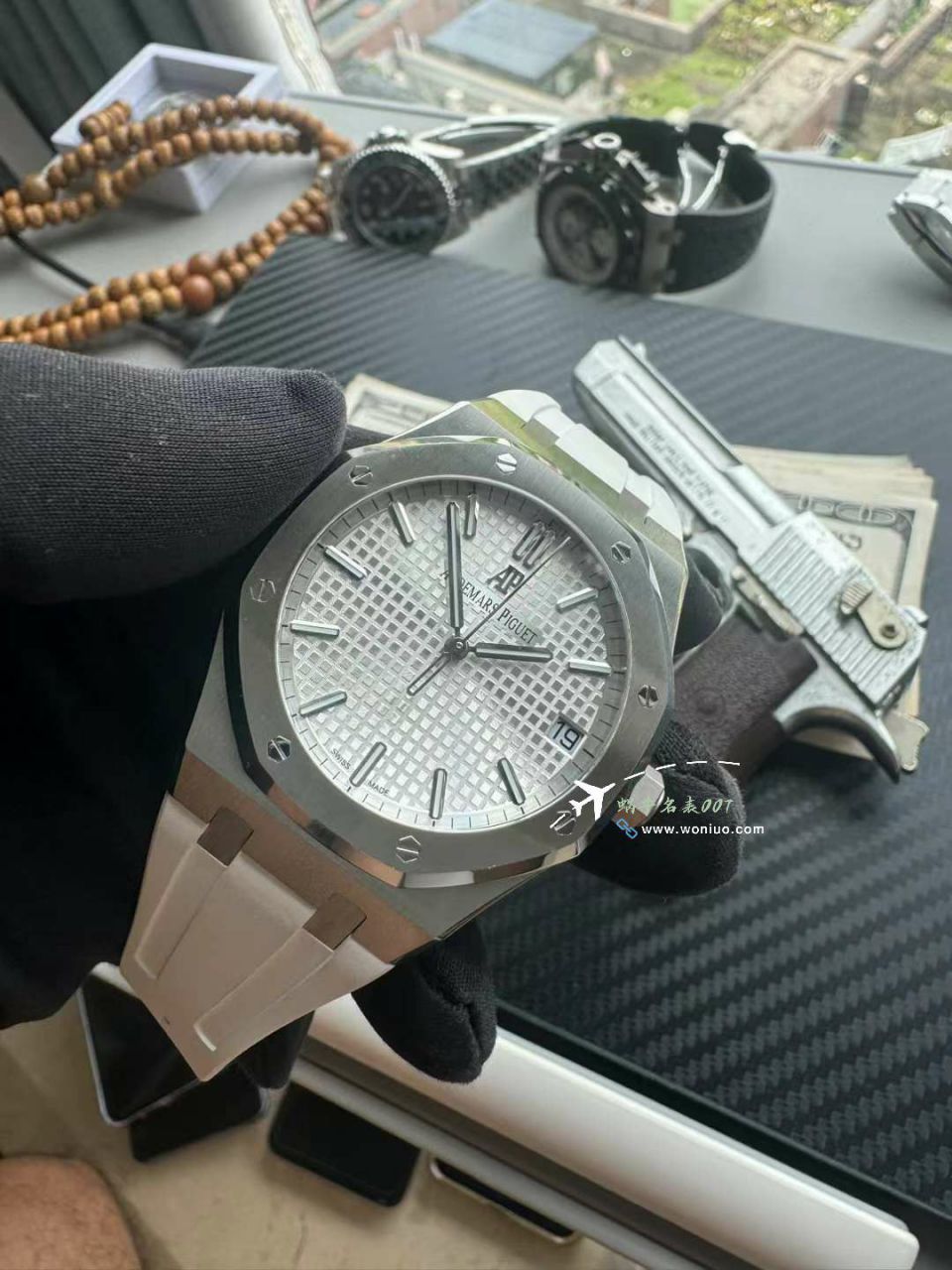  Video analysis APSAudemars Piguet 皇家橡树 High quality  Replica  Replica 一体机15500ST.OO.1220ST.04橡胶 watchband   / AP279