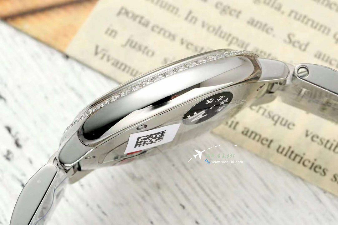 AF Cartier  蓝气球33毫米石英女 Watches  Perfect  Replica Copy W6920084，WSBB0034，W6920086 wrist watches  / K366