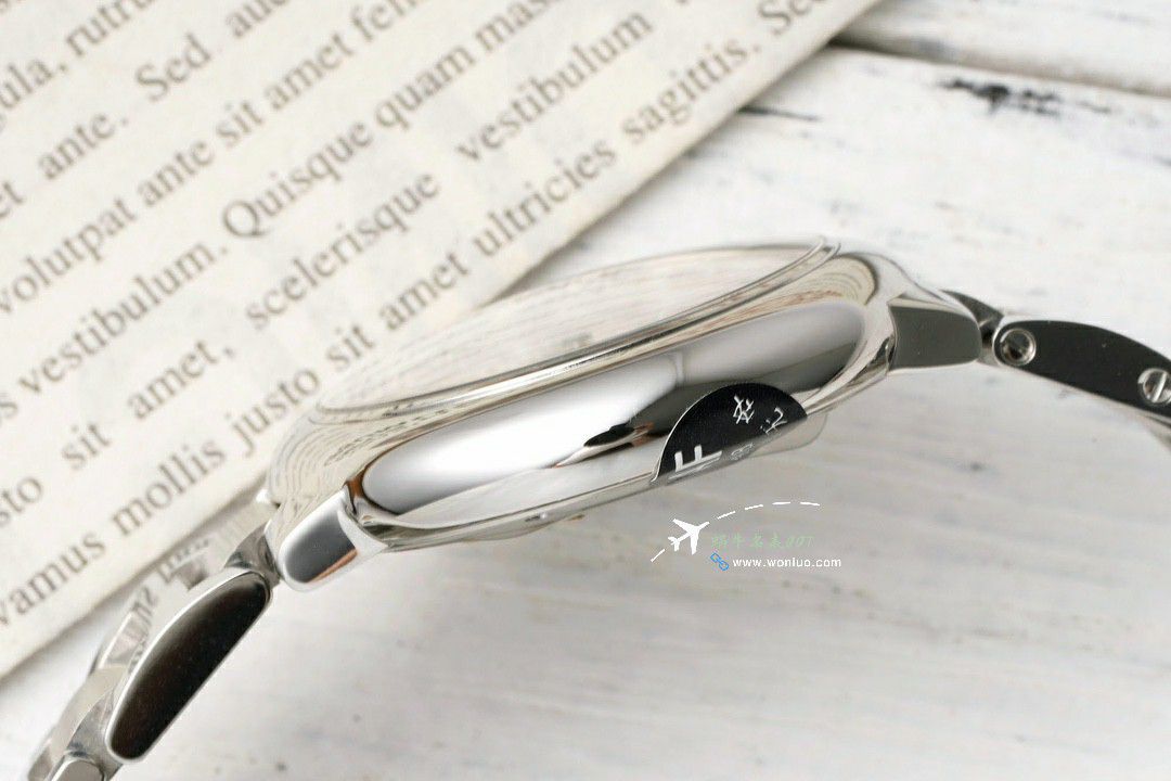AF Cartier  蓝气球33毫米石英女 Watches  Perfect  Replica Copy W6920084，WSBB0034，W6920086 wrist watches  / K366