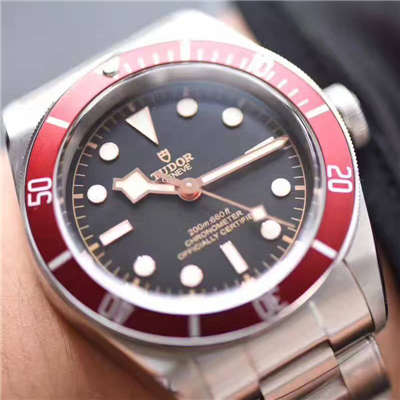 【独家视频测评 Perfect  High quality  Replica Watches 】 Tudor HERITAGE BLACK BAY系列79220R小红花