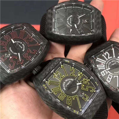 法穆兰FRANCK MULLER Replica Copy 再创新作V45在夜幕低垂之时，Vanguard Carbon  fibre 展现充满未来感的外型，令人耳目一新
